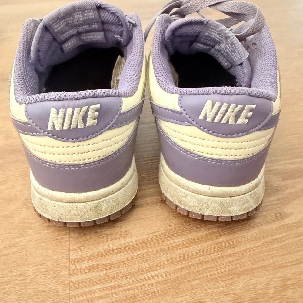 Nike Lavender and White Athletic Shoes - Picture 5 of 7